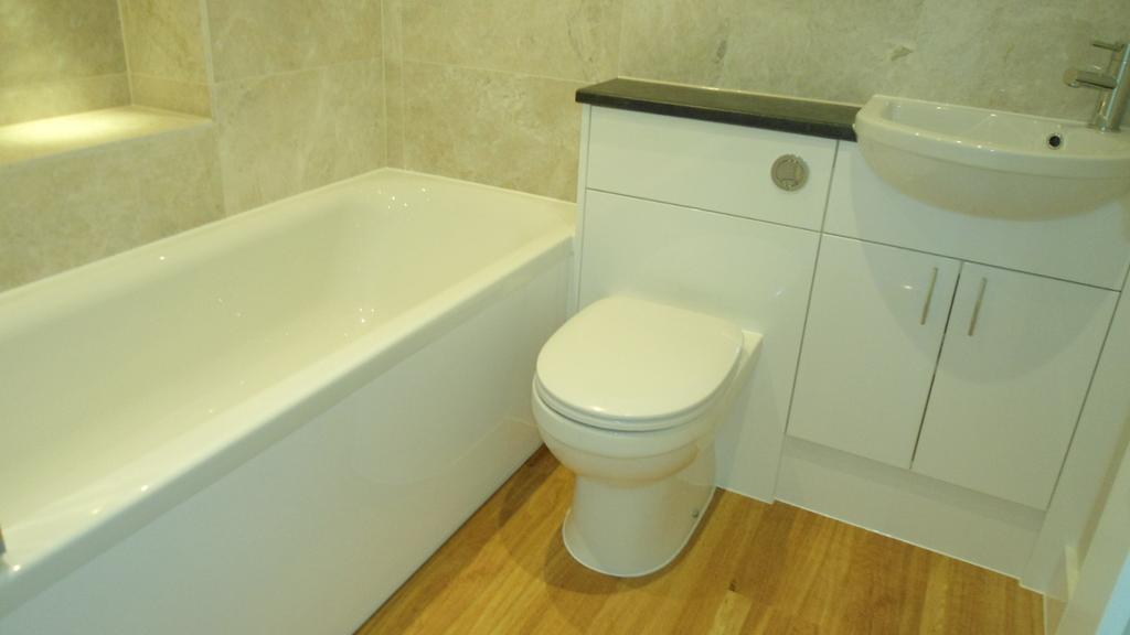 Guest Bathroom En-Suite
