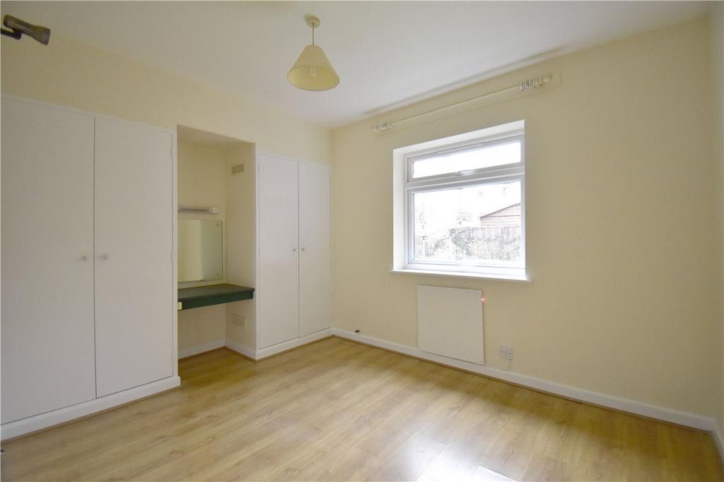 Apartment in Cambridge, Cambridgeshire - View 2