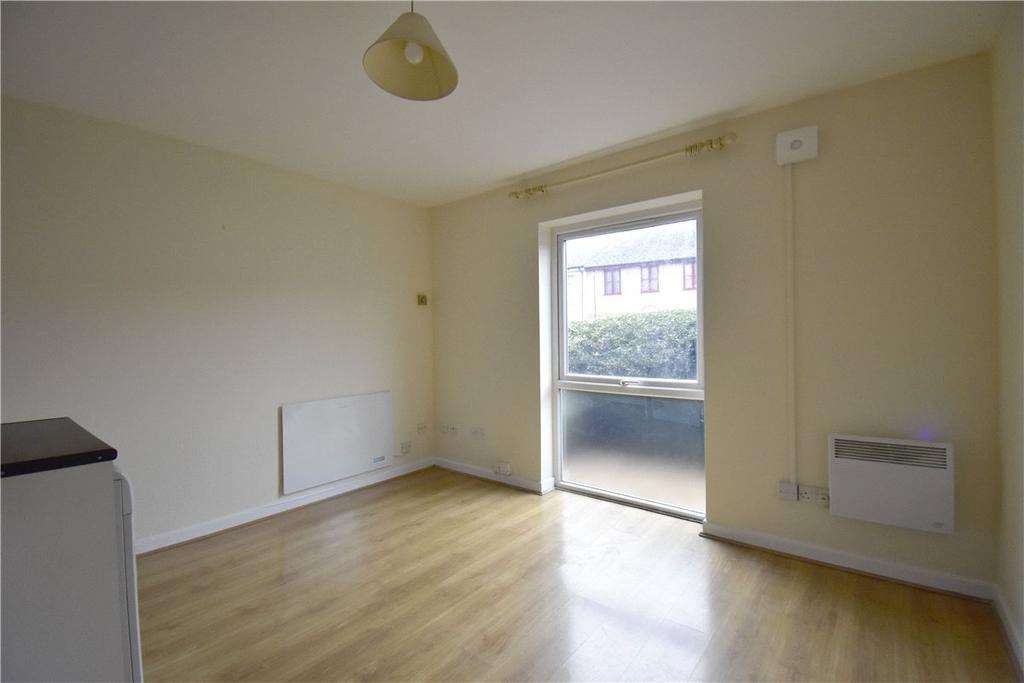 Apartment in Cambridge, Cambridgeshire - View 4