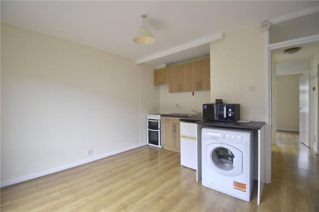 Apartment in Cambridge, Cambridgeshire - View 5