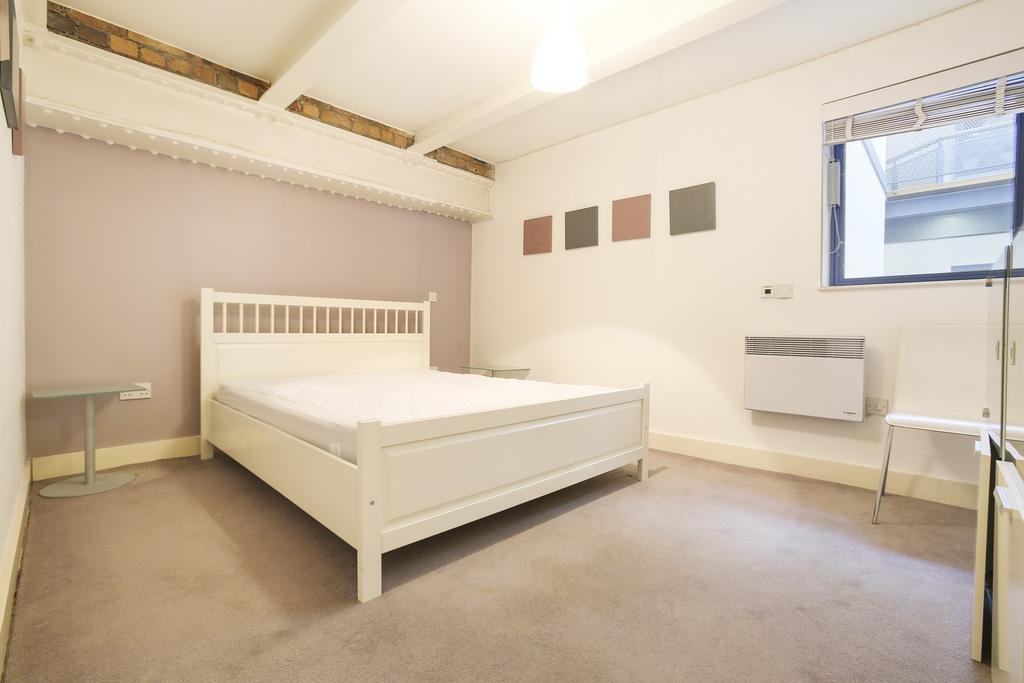 Bedroom ()