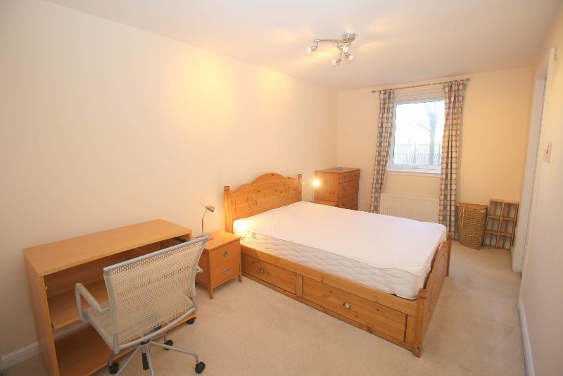 Lorne Street, Leith, Edinburgh, EH6 8QP 2 bed flat £975 pcm (£225 pw)