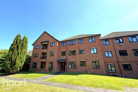 2 bedroom flat to rent, Chudleigh Court, Farnborough
