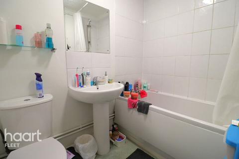 2 bedroom flat to rent, Chudleigh Court, Farnborough