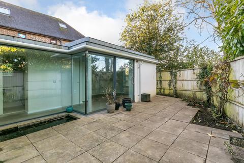 1 bedroom detached bungalow to rent, Seldon Close, Winchester, SO22