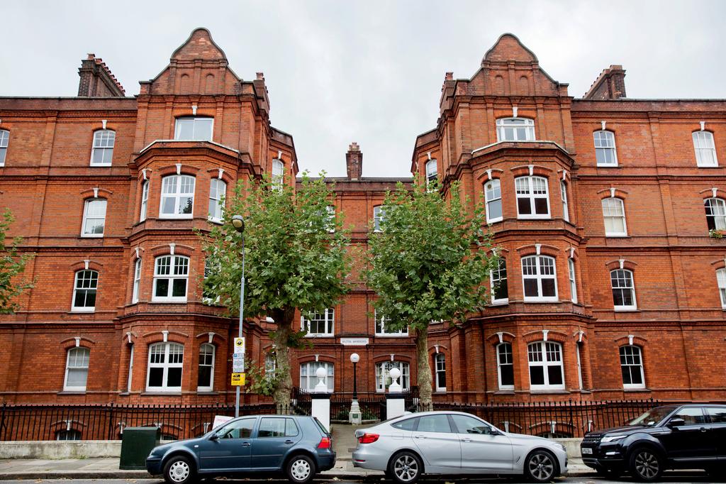 Milton Mansions, Queens Club Gardens, London 1 bed flat - £550,000