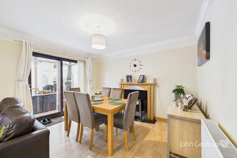 3 Faraday Avenue, Stretton, Burton-on-trent, DE13 0FX