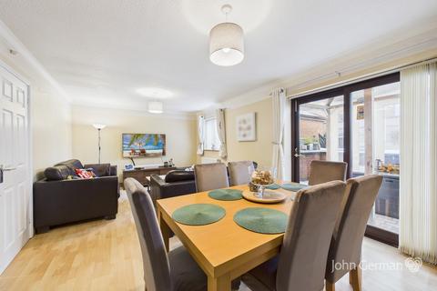 3 Faraday Avenue, Stretton, Burton-on-trent, DE13 0FX