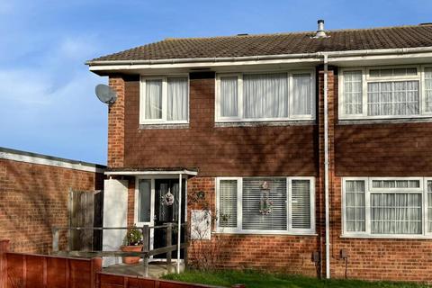 3 bedroom terraced house to rent, Primrose Close, Flitwick, MK45