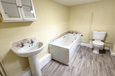 1 bedroom flat to rent, High Street, Brackley