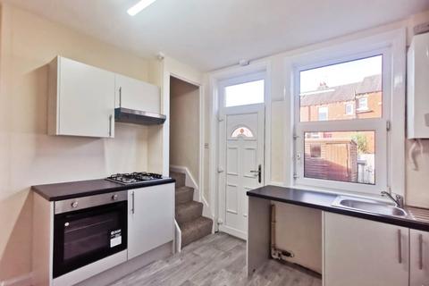 2 bedroom terraced house to rent, Lawrence Road, Marsh, Huddersfield, HD1