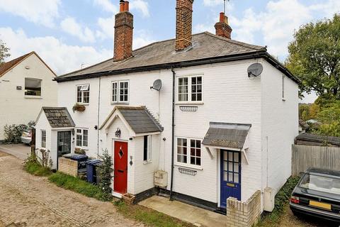 2 bedroom semi-detached house to rent, Wiggins Yard, Godalming GU7