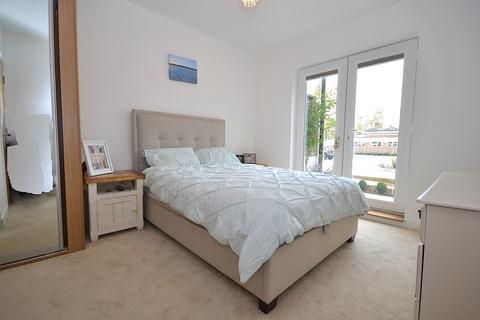 2 bedroom flat for sale - Hazelwood House, 6 Dyas Road, Lower Sunbury, TW16