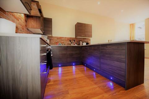 2 bedroom flat to rent, Aire Street