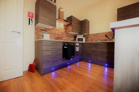 2 bedroom flat to rent, Aire Street