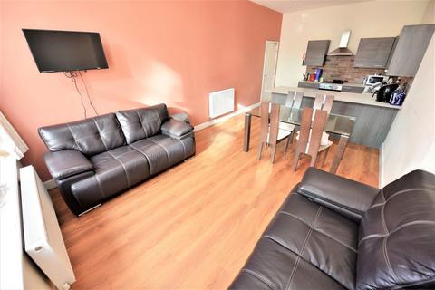 2 bedroom flat to rent, Aire Street