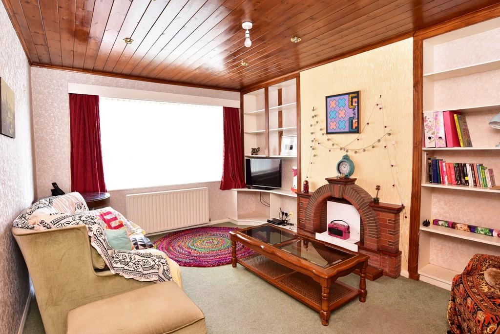 Hill Top Crescent, Harrogate 2 bed detached bungalow £225,000