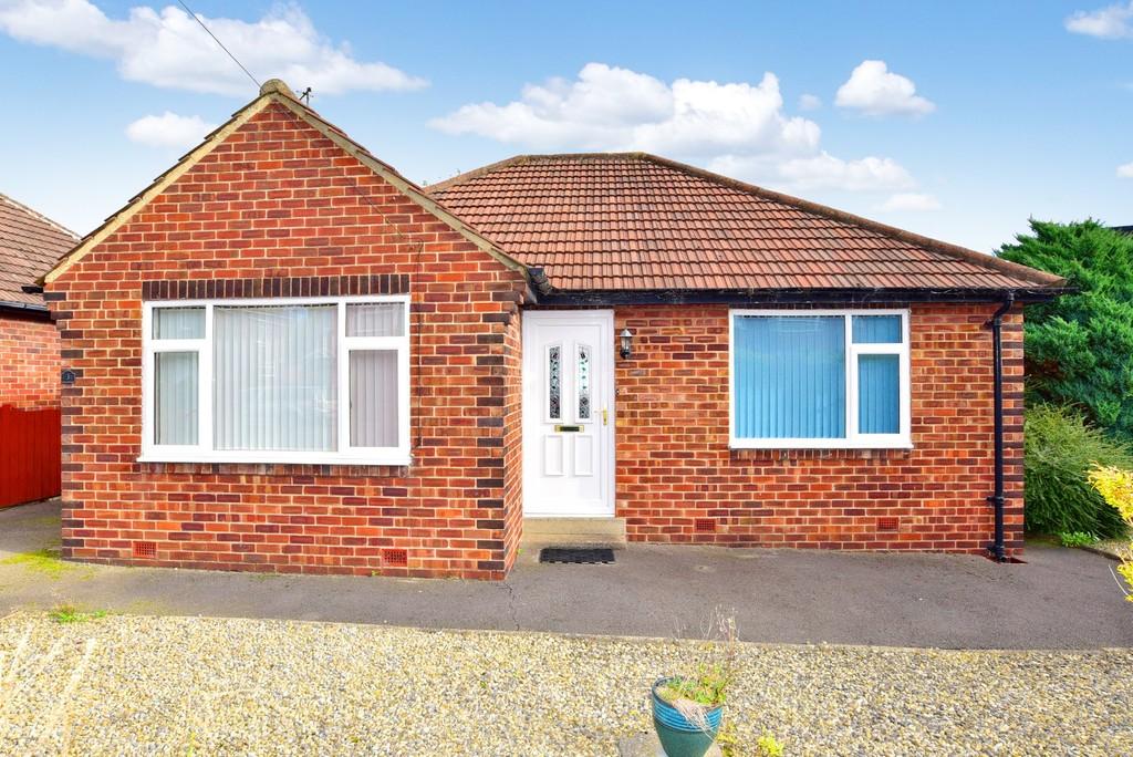 Hill Top Crescent, Harrogate 2 bed detached bungalow £225,000