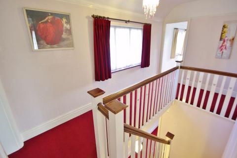 4 bedroom detached house to rent, Oxhey Road, Watford, Hertfordshire, WD19