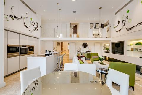 4 bedroom flat to rent, Hyde Park Gate, South Kensington, London