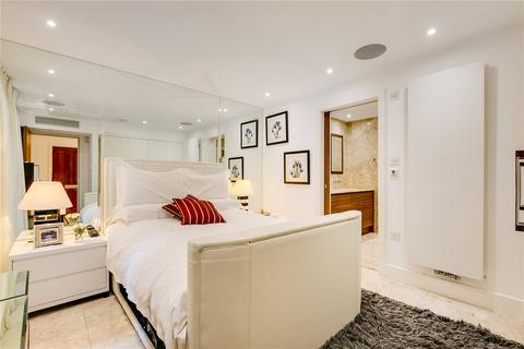 4 bedroom flat to rent, Hyde Park Gate, South Kensington, London
