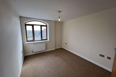 2 bedroom flat to rent, Approach Road, New Barnet