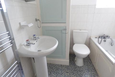 3 bedroom terraced house to rent, St Peg Lane, Cleckheaton, BD19