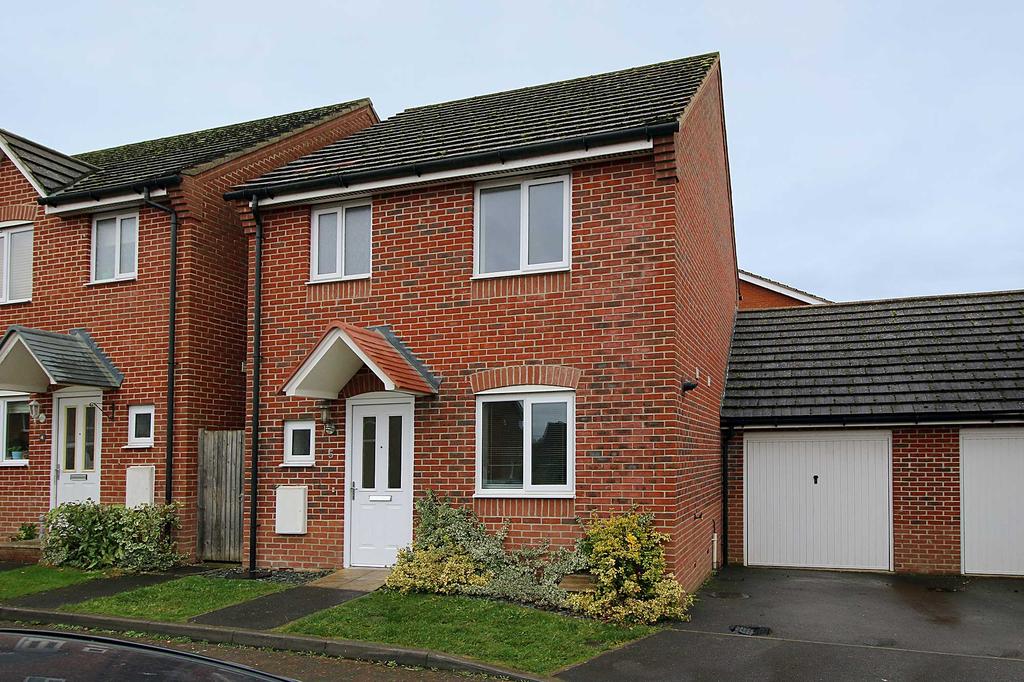 Knowle View, Whitchurch RG28 3 bed link detached house £1,150 pcm (£