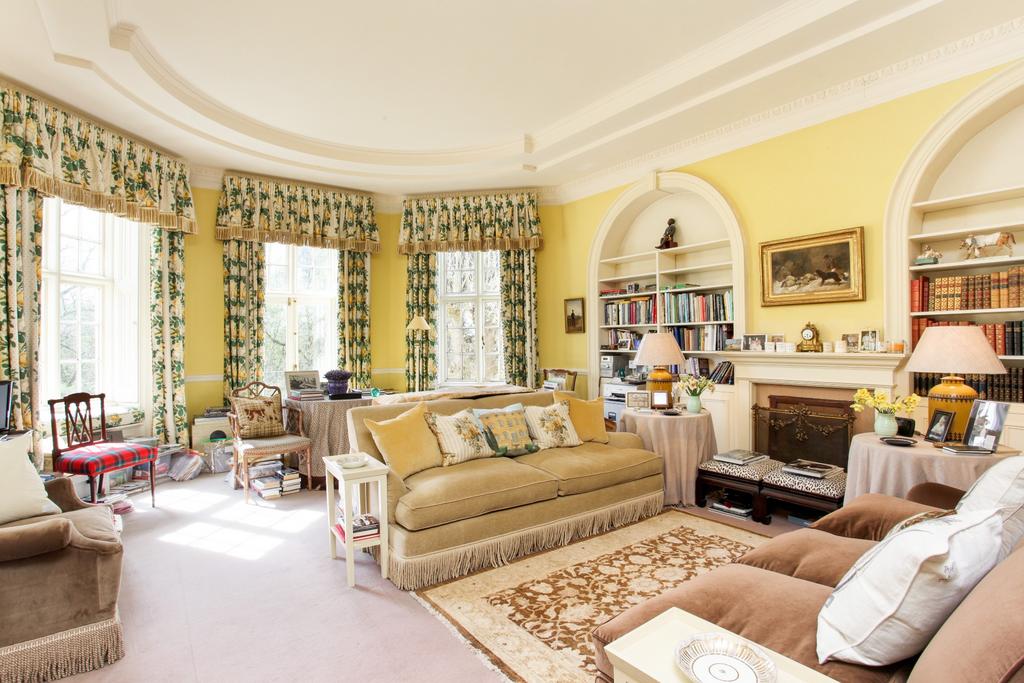 Virginia Water 2 bed apartment for sale £950,000