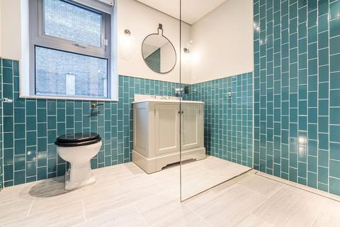 2 bedroom penthouse to rent, Drury Lane, London, WC2B