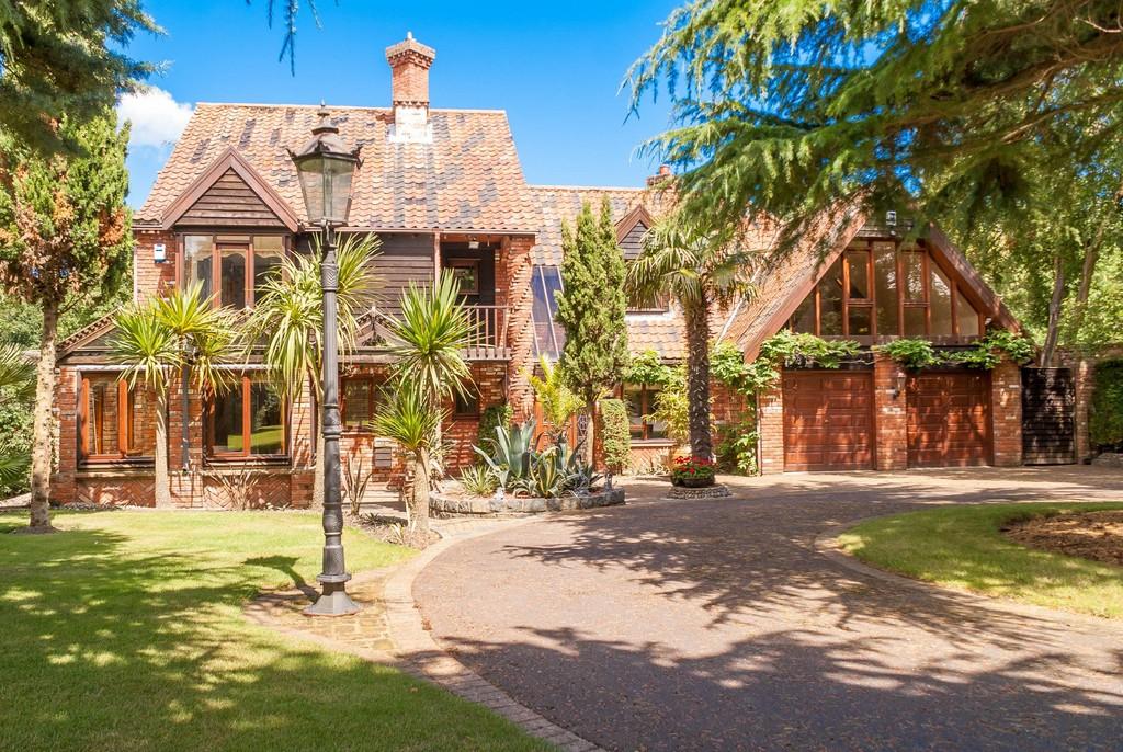 Yarmouth Road, Gunton, Lowestoft 4 bed detached house £650,000