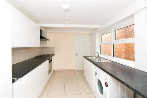 3 bedroom terraced house to rent, Clarence Street,  UB2 5