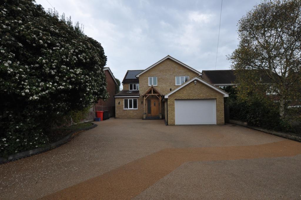 Coppice Row, Theydon Bois, CM16 4 bed detached house £3,000 pcm (£692 pw)