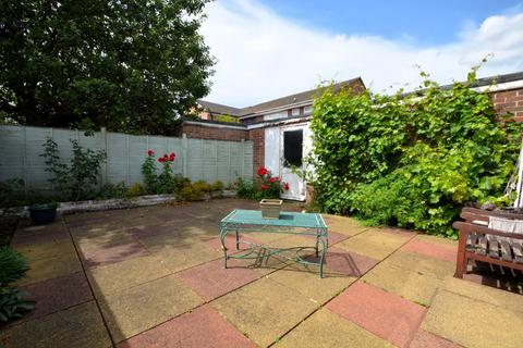 3 Holliers Close, Thame, OX9 2EN