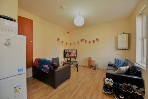 2 bedroom house to rent, 15 Kelsall Terrace