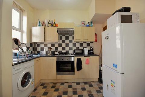 2 bedroom house to rent, 15 Kelsall Terrace