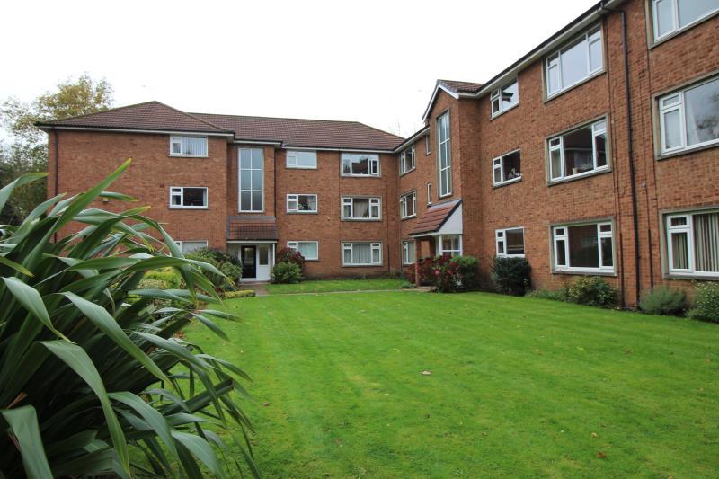 9 Ashton Court, 60 Moss Lane, Sale, Cheshire, M33 5AS 1 bed apartment