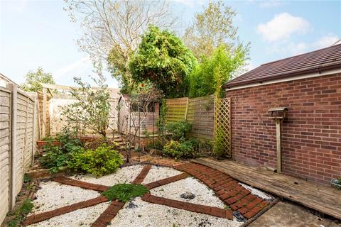 3 bedroom terraced house to rent, Gilroy Close, Newbury, Berkshire, RG14