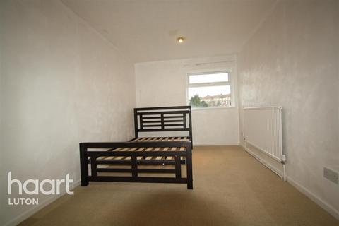 2 bedroom flat to rent, Bonnick Court, Luton