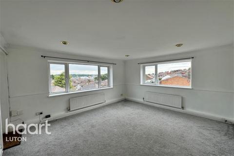 2 bedroom flat to rent, Bonnick Court, Luton