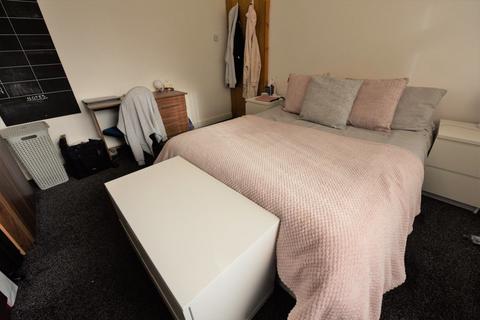 4 bedroom house to rent - 14 Stanmore Crescent