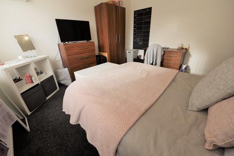 4 bedroom house to rent - 14 Stanmore Crescent