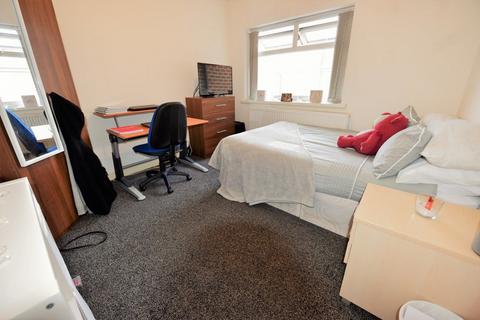 4 bedroom house to rent - 14 Stanmore Crescent