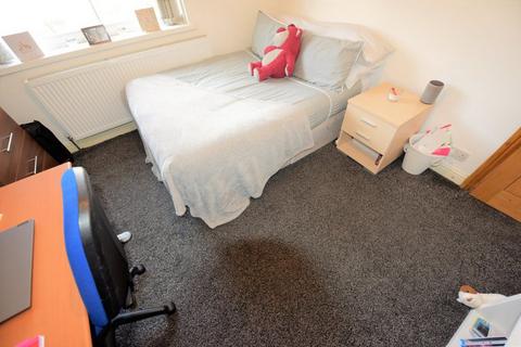 4 bedroom house to rent - 14 Stanmore Crescent
