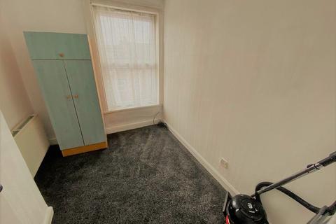 3 bedroom house to rent - 27 Burley Lodge Road