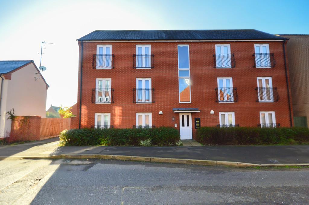 Buckingham Park, Aylesbury 1 bed apartment £152,500