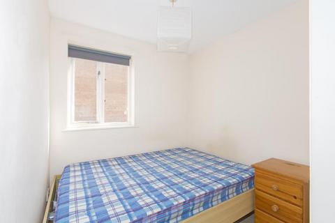 Studio to rent, Grinstead Road, London SE8