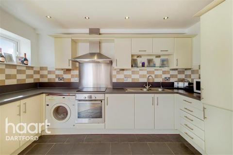 2 bedroom flat to rent, Portland Place, DA9