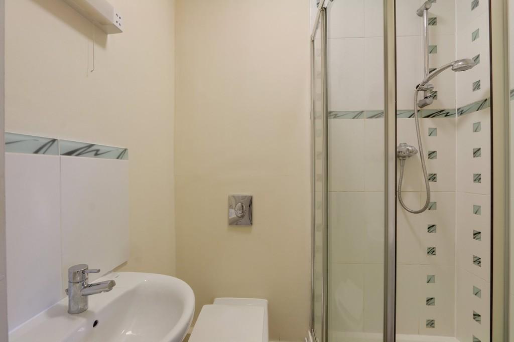 Master bedroom en suite