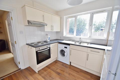 4 bedroom semi-detached house to rent - Stanmore